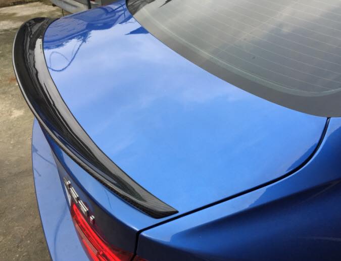Performance style carbon spoiler for F32